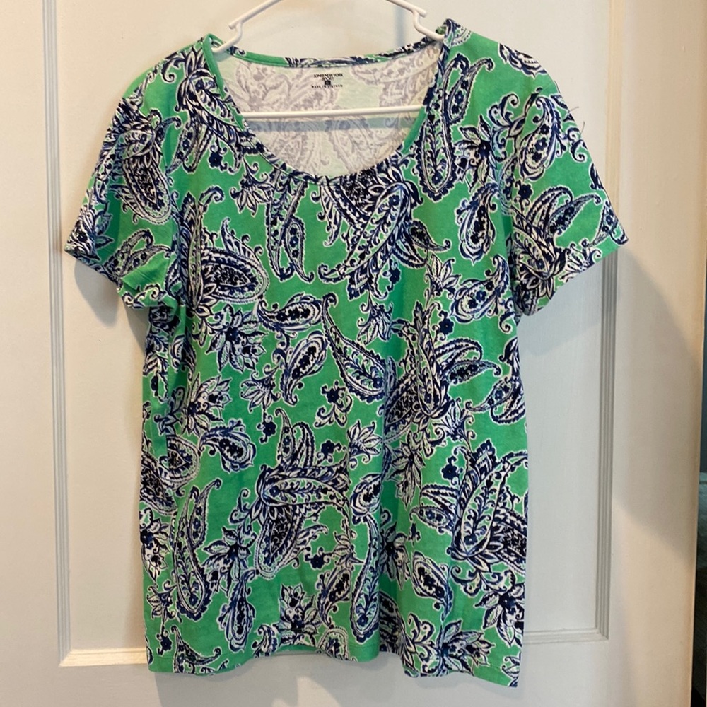 Ladies Jones New York shirt sleeve top. Size XL. Great condition.